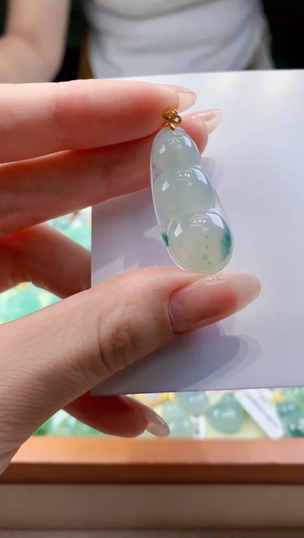 翡翠18K金镶嵌颈饰天然缅甸a货翡翠