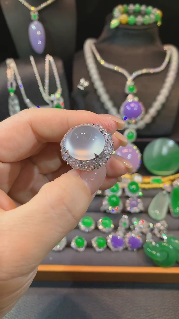 翡翠戒指18K金镶嵌戒指