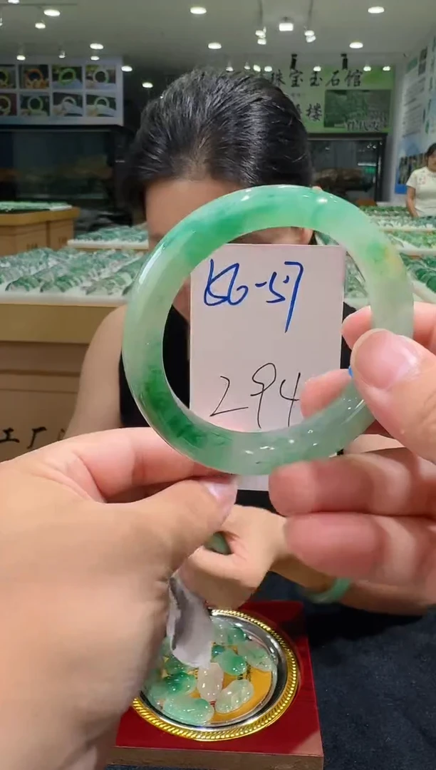 石英质玉（非洲翠）手镯未镶嵌天然冰飘花
