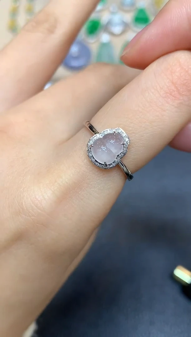 18K金镶嵌戒指翡翠葫芦【无服务费