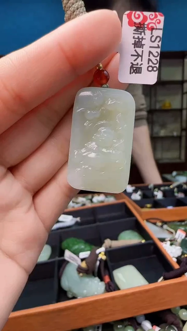 颈饰未镶嵌和田玉1