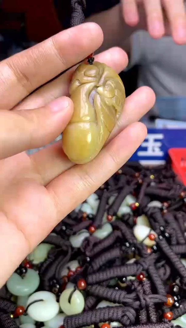 未镶嵌和田玉挂件1