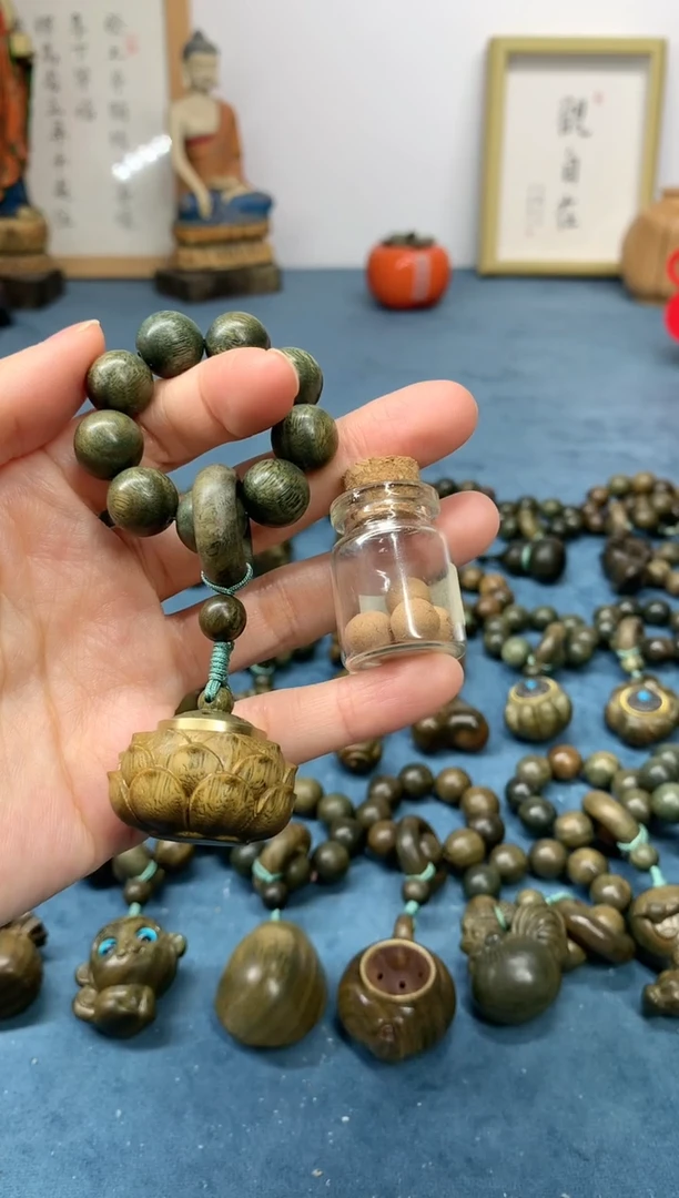 【闪购商品】维腊木（绿檀）把件莲花香囊 送1瓶香丸