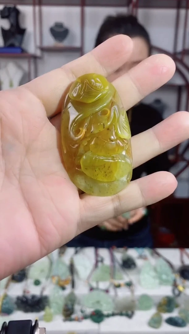 未镶嵌岫玉颈饰1