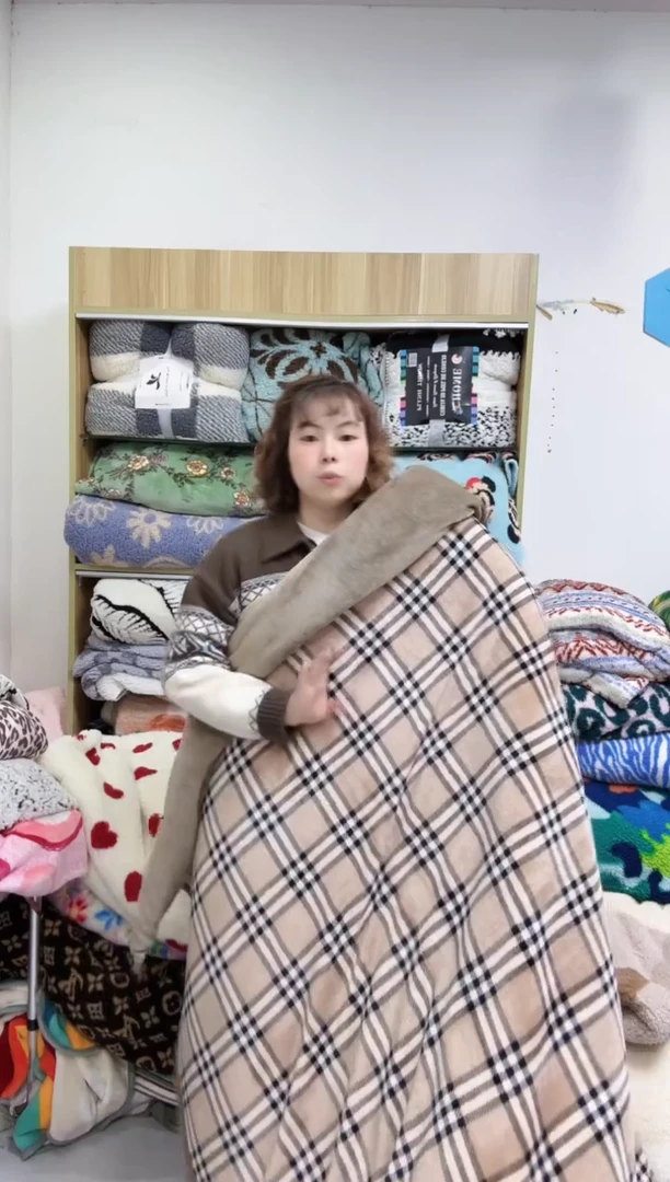 聚酯纤维1.5*2 咖底格子被子