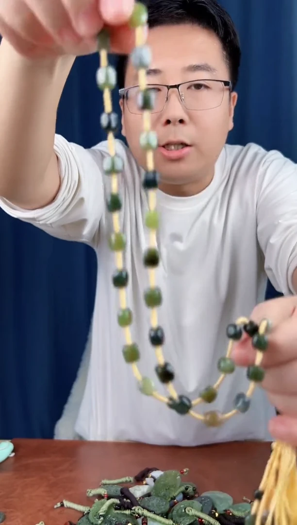 未镶嵌和田玉挂件拍一发一，多样性发货