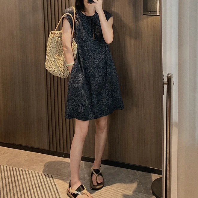 2025新款夏季法式高级感气质显瘦裙子圆领小飞袖连衣裙女装减龄