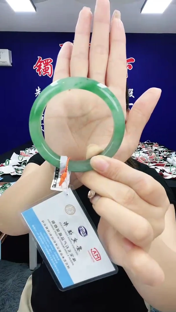 石英质玉（非洲翠）手镯未镶嵌1