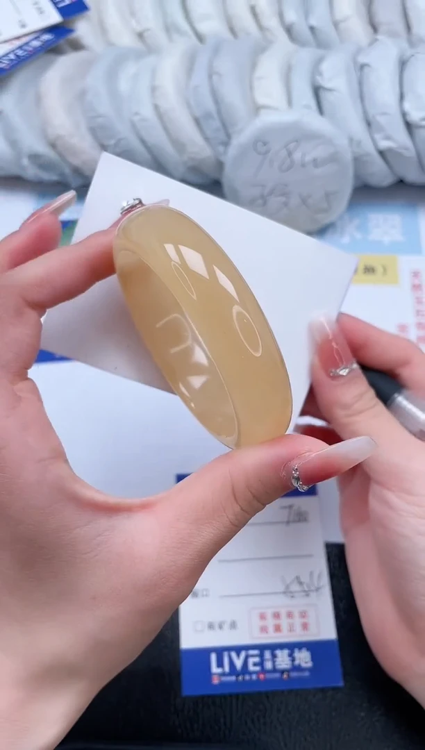 【闪购商品】石英质玉手镯未镶嵌T160-55.4