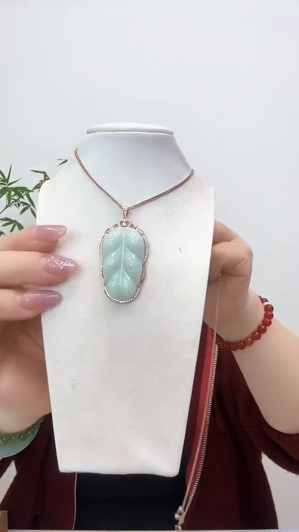 【闪购商品】翡翠吊坠(赠链)银S925镶嵌叶子玫瑰边