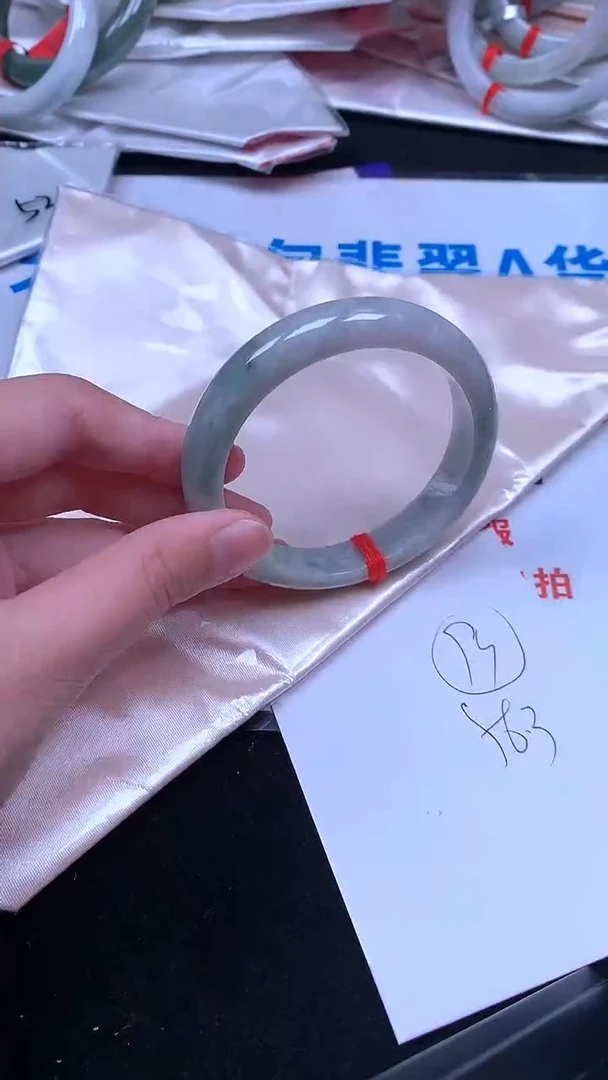 未镶嵌手镯翡翠.