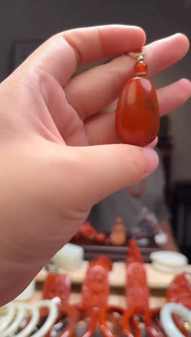 颈饰未镶嵌南红玛瑙吊坠