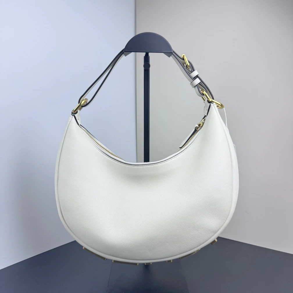 99新 FENDI/芬迪 【十六专属】白金graphy月牙单肩包/CX