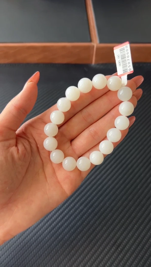 手串未镶嵌和田玉且末天泰微色差卡12M