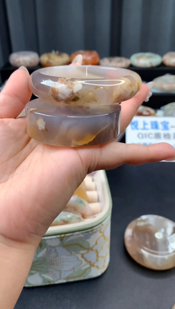 未镶嵌手镯石英质玉（63圈口）赠送镯心