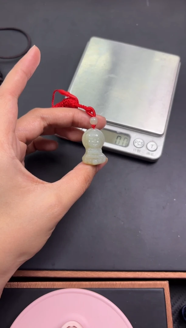 【闪购商品】和田玉吊坠(赠链)未镶嵌且末微色差近矿吊坠