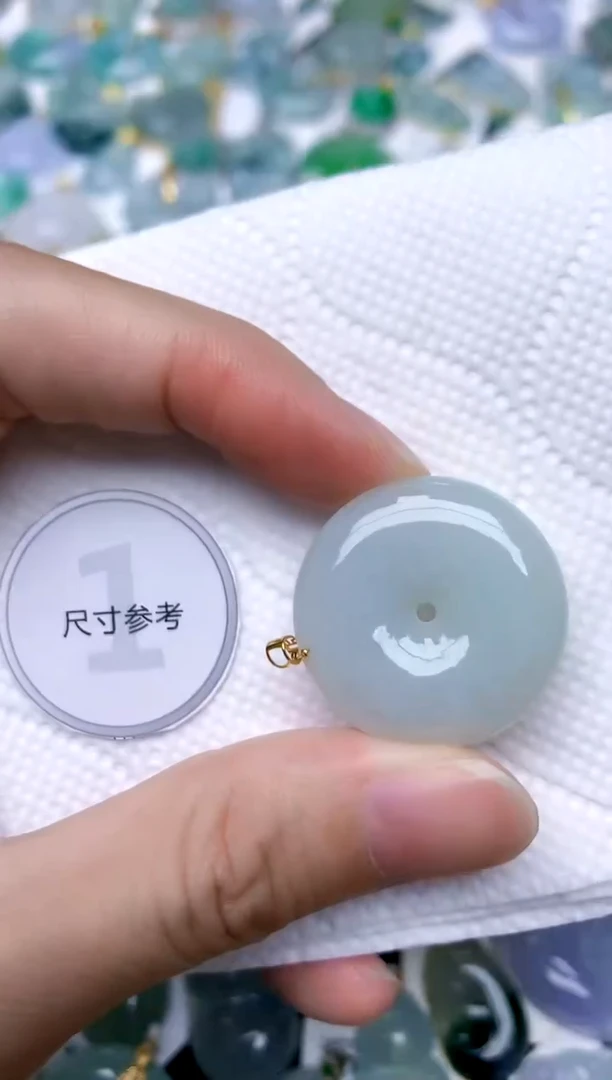 颈饰18K金镶嵌翡翠天然A货翡翠