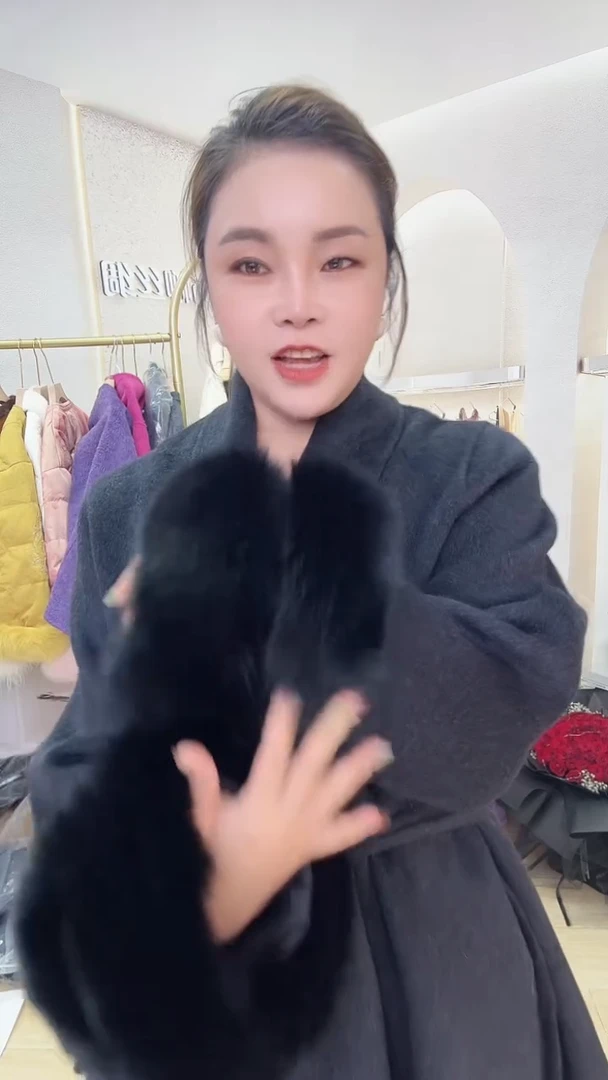2号黑色长款羊绒大衣1件