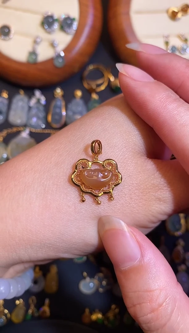 翡翠18K金镶嵌颈饰天然A货翡翠