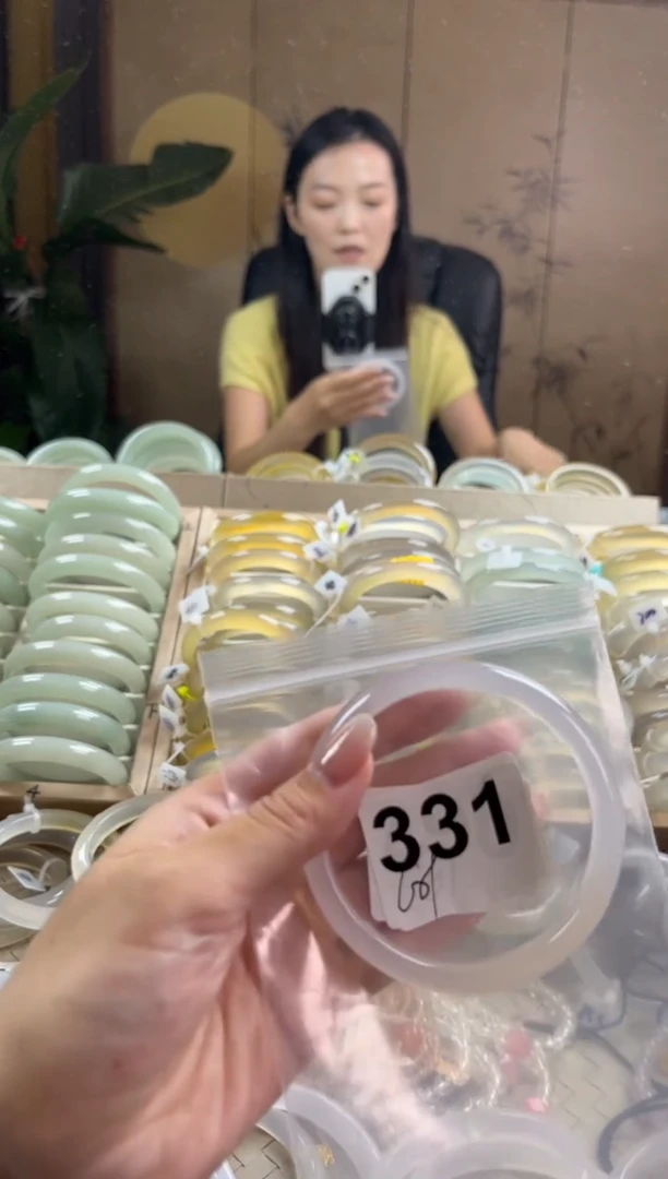 手镯玛瑙/玉髓未镶嵌331
