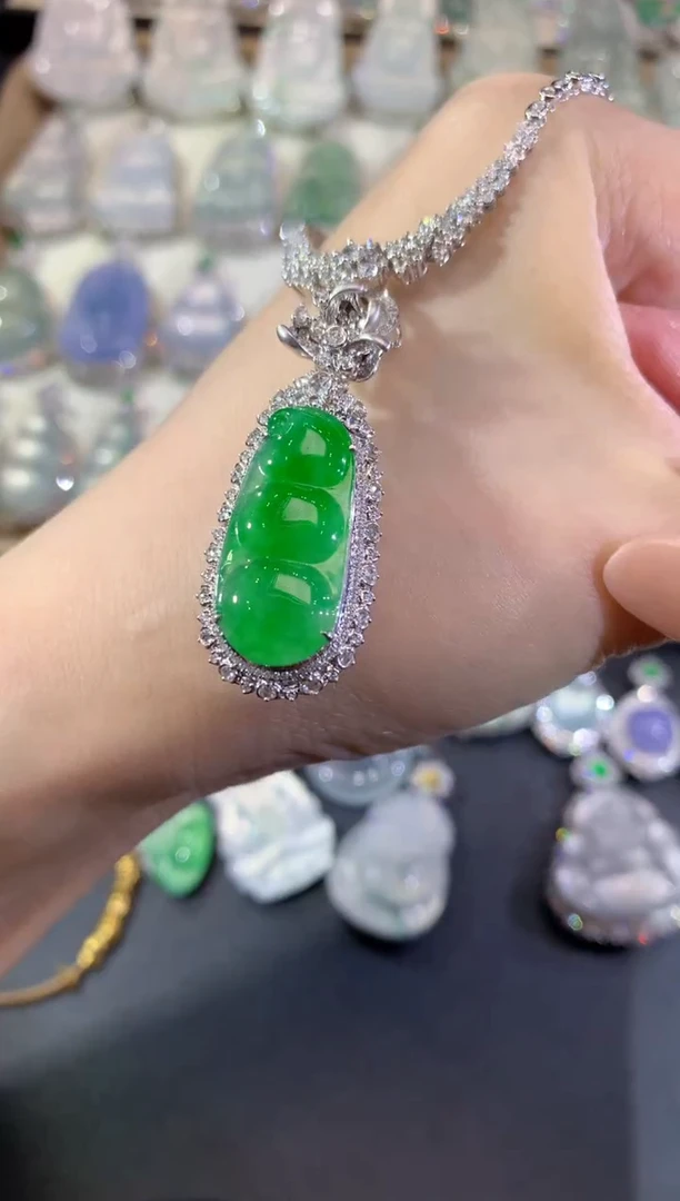 吊坠(不含链)18K金镶嵌翡翠90-豆子（不含链扣