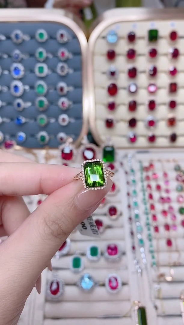 18K金镶嵌碧玺戒指碧玺4.1ct