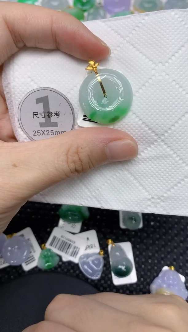 颈饰18K金镶嵌翡翠有*111111111