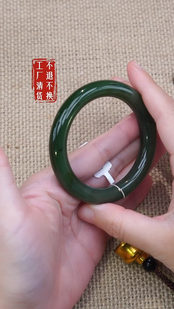 未镶嵌手镯和田玉90工厂抛货 不退不换色花矿点