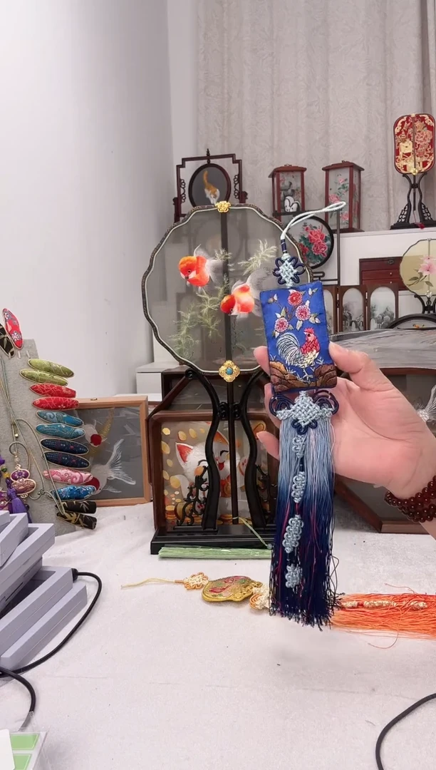 扇子苏绣作品手工车挂