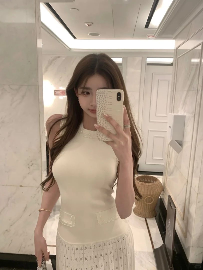 2025新款法式白色早春镂空高密针织定珠收腰显瘦氛围感连衣裙