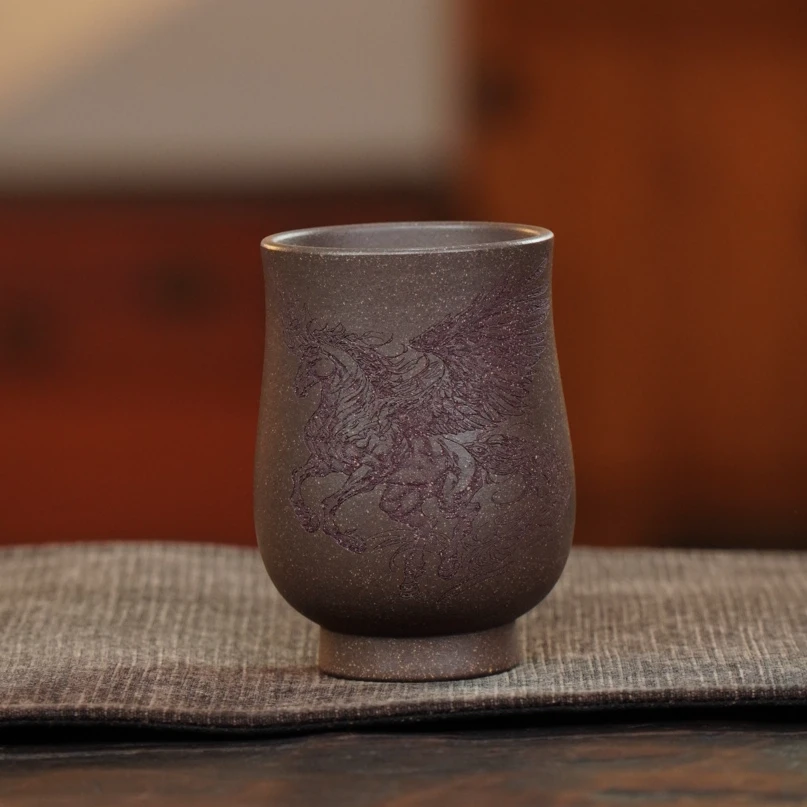 手工杯 | 宜兴紫砂 鲨鱼皮柴烧刻绘天马行空紫砂杯