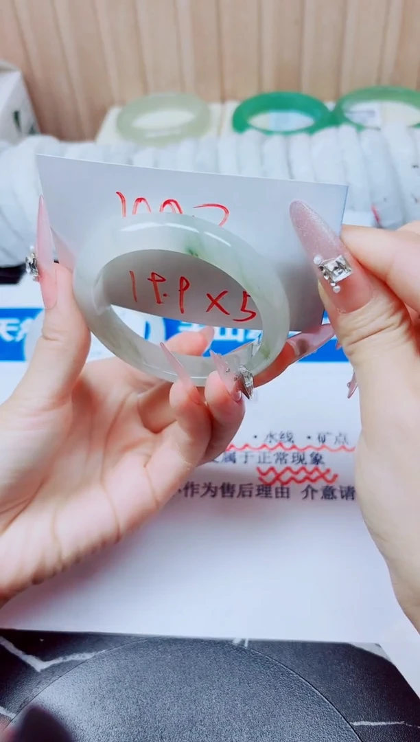 未镶嵌手镯石英质玉37/55.3