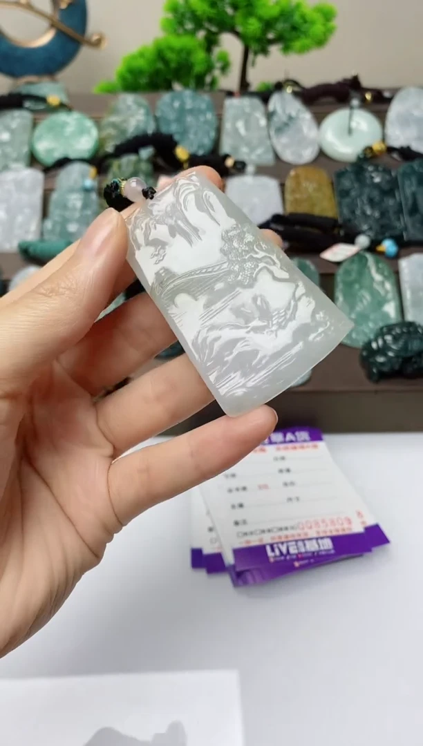 翡翠未镶嵌颈饰