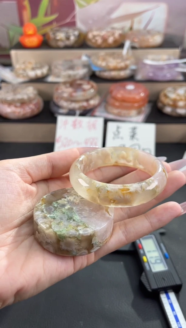 未镶嵌手镯石英质玉52