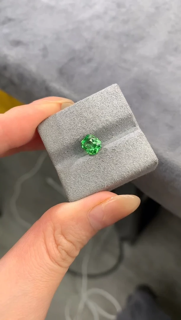 未镶嵌裸石石榴石（沙弗莱）1.59ct