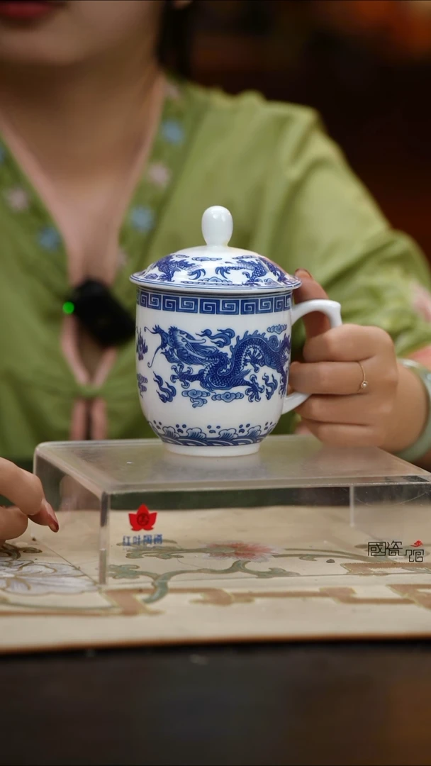 1头釉中青花双龙戏珠单杯