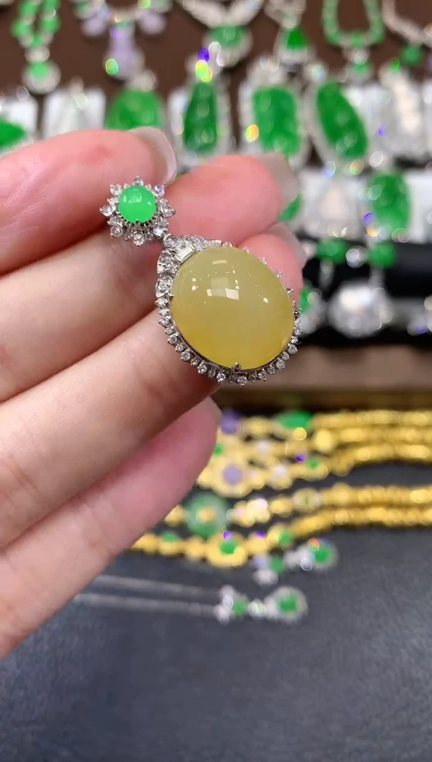 吊坠(不含链)18K金镶嵌翡翠A76