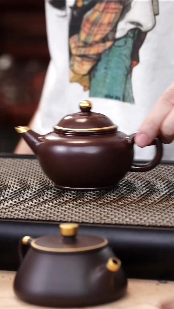 茶壶紫砂四号井茄皮紫泥描金水平150cc