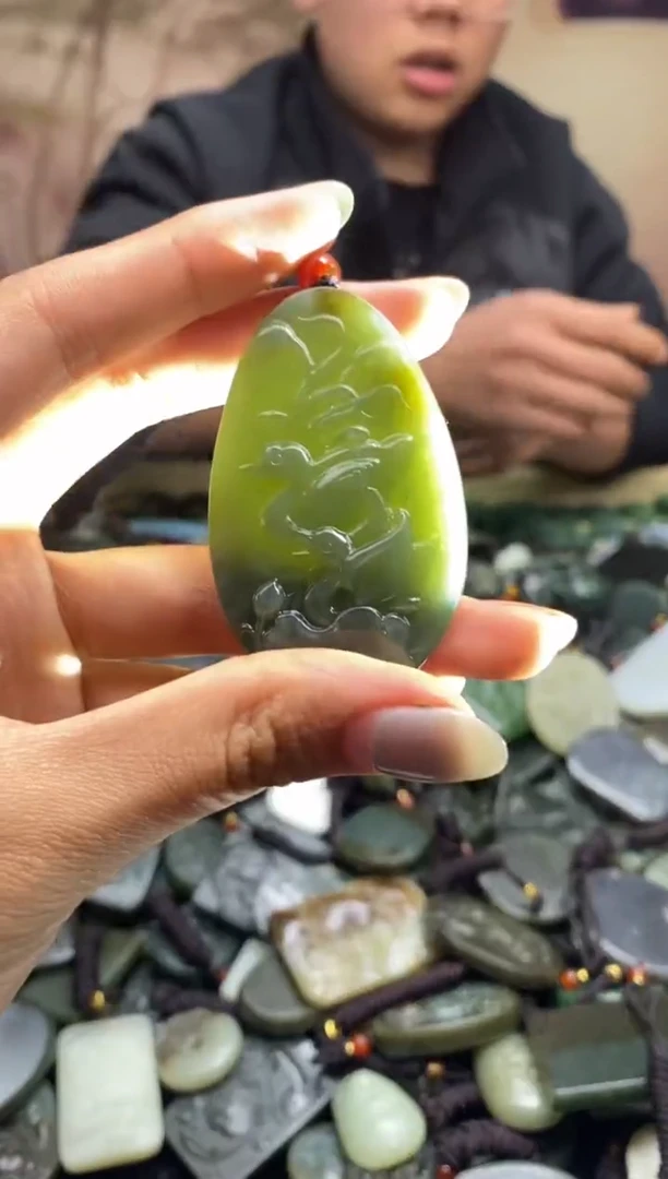 颈饰未镶嵌和田玉1