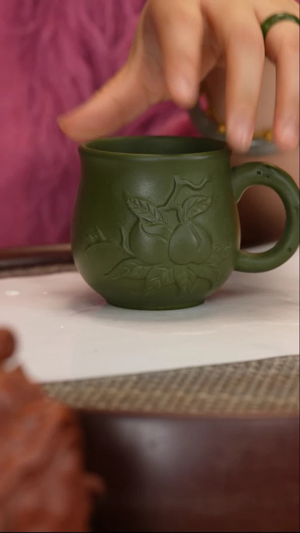 【闪购商品】紫砂茶杯绿泥寿桃杯