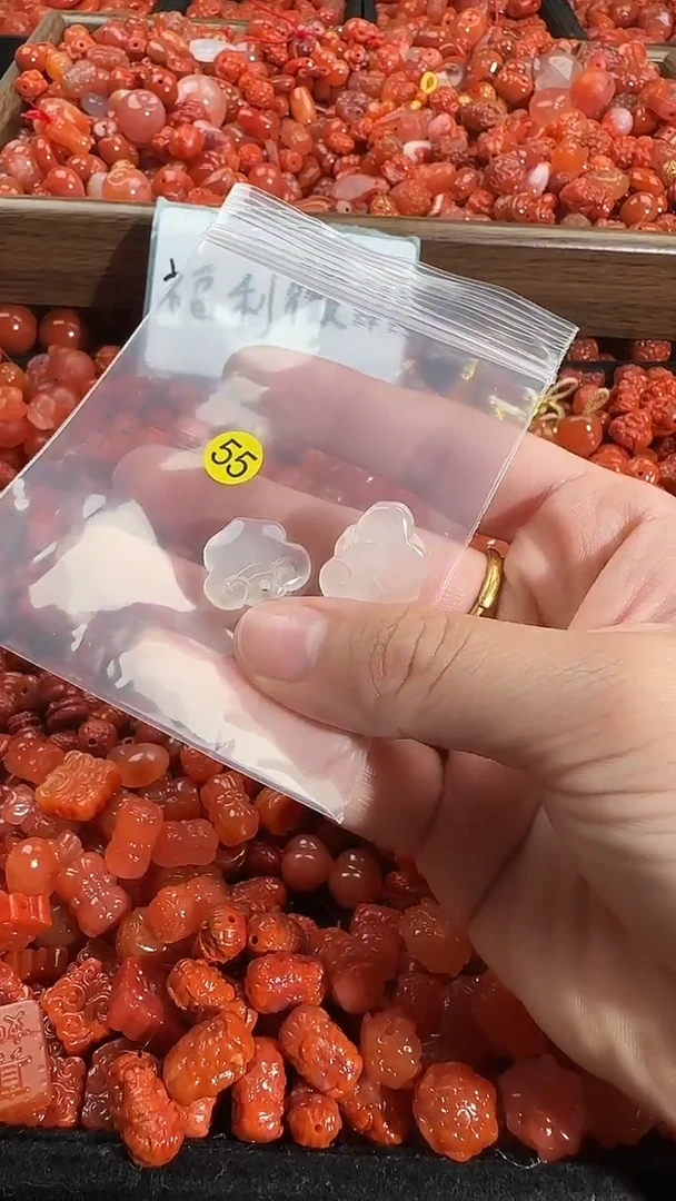 颈饰未镶嵌南红玛瑙1