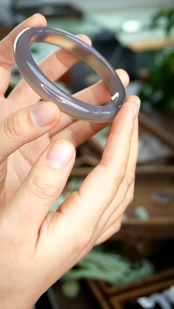 未镶嵌镯子玛瑙/玉髓9.7   62圈口