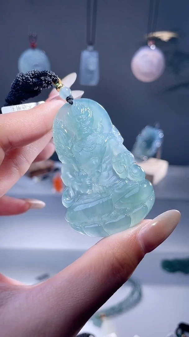 颈饰未镶嵌翡翠不动明王