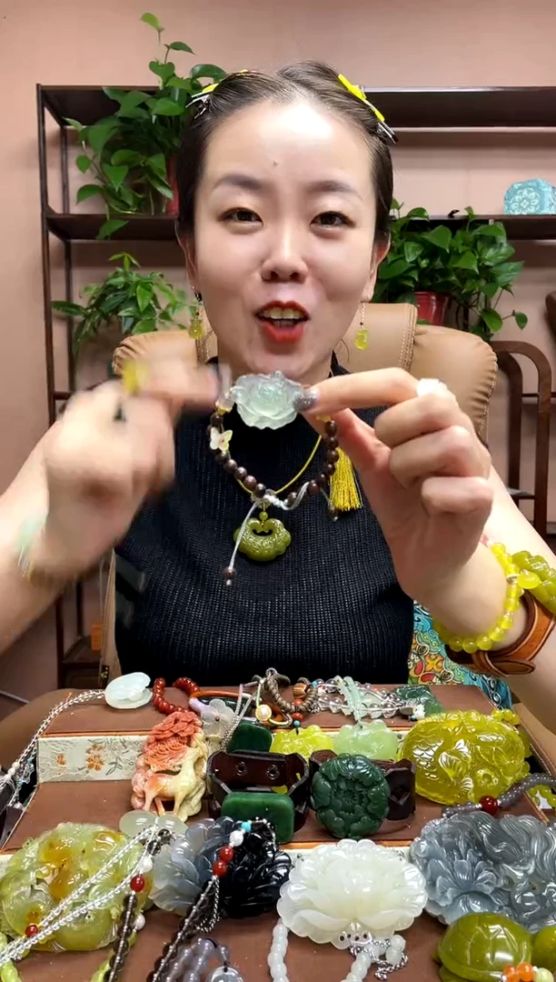 未镶嵌岫玉手牌多样性发货发其中之一