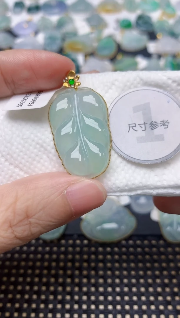 颈饰18K金镶嵌翡翠天然缅甸A货翡翠