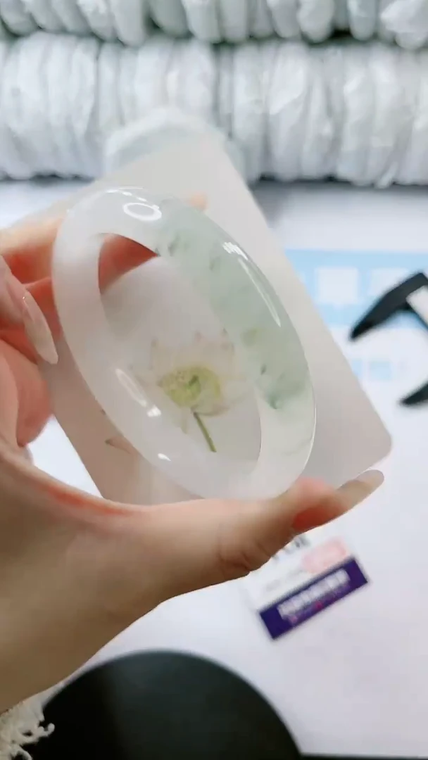 【闪购商品】石英质玉手镯未镶嵌多样性发货V561-62