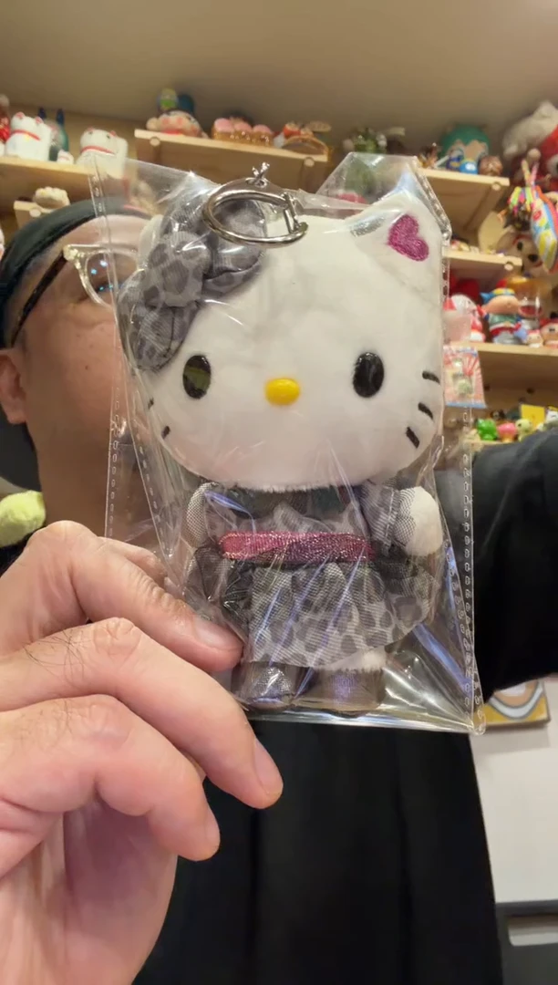 动态1【飘】hellokitty灰裙子一个