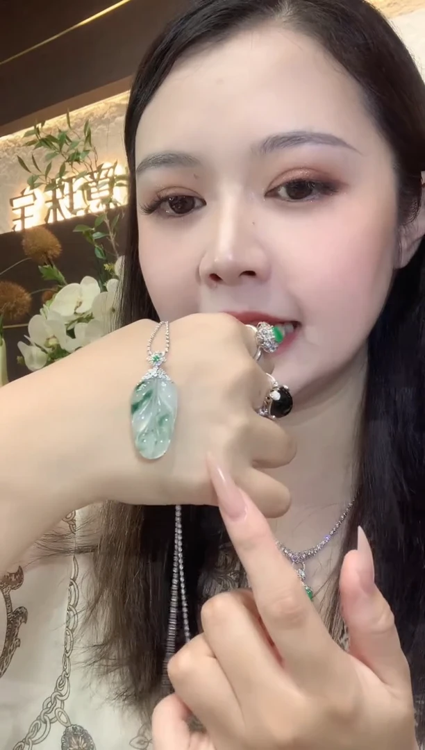 吊坠(不含链)18K金镶嵌翡翠A27