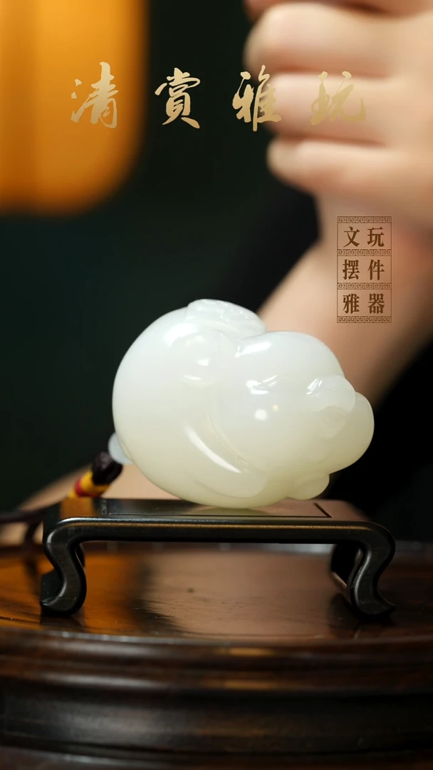 玉《纳福飞猪》手把件摆件