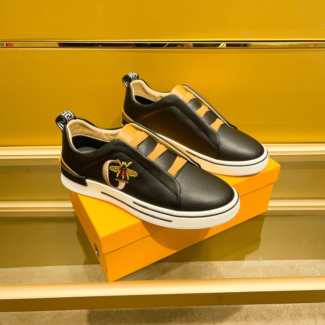 秋季新款男士低帮休闲板鞋高端百搭潮鞋真皮潮流个性免系套脚男鞋